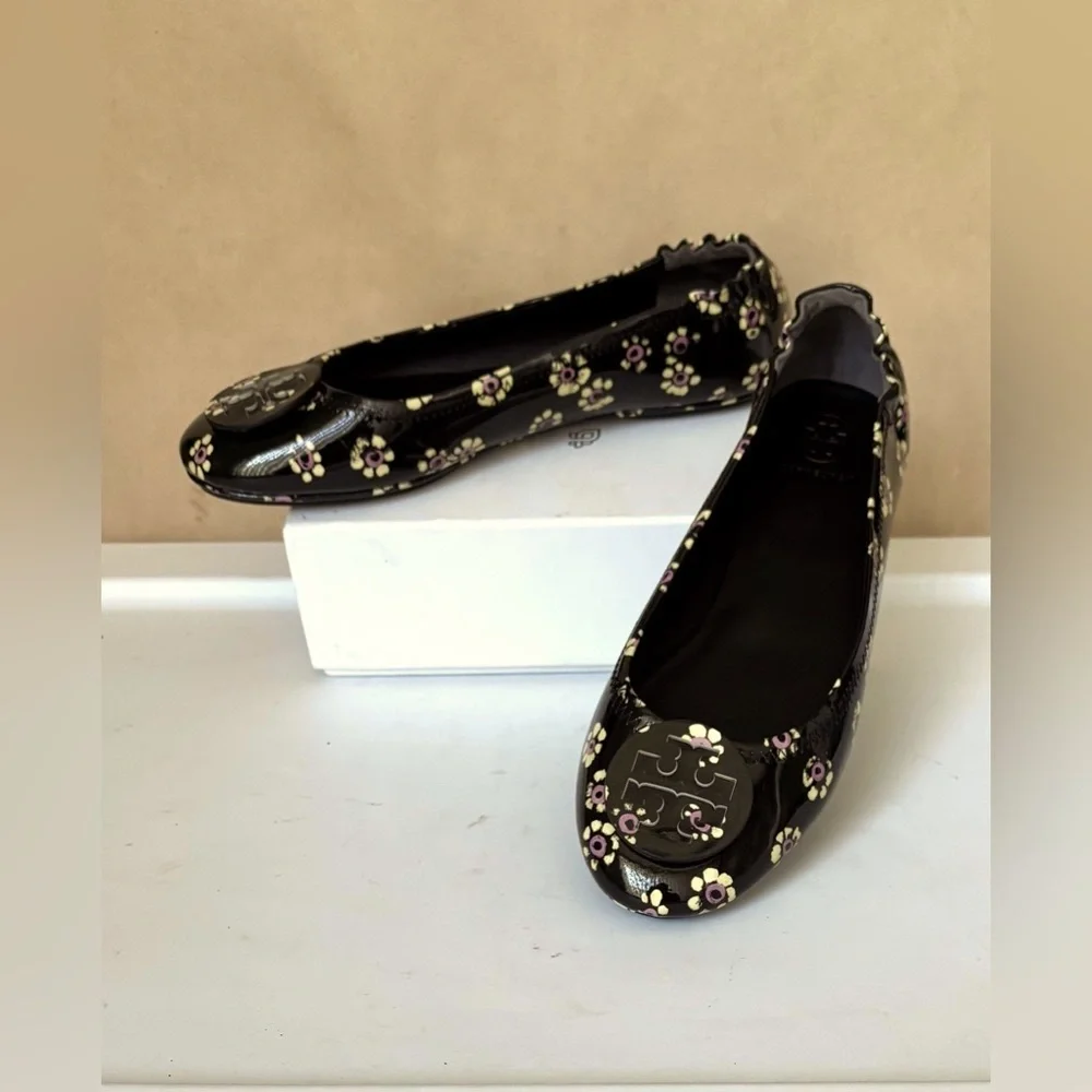 Tory Burch Minnie Travel Flats Dainty Floral Black Patent Leather Size 8.5 NWOB